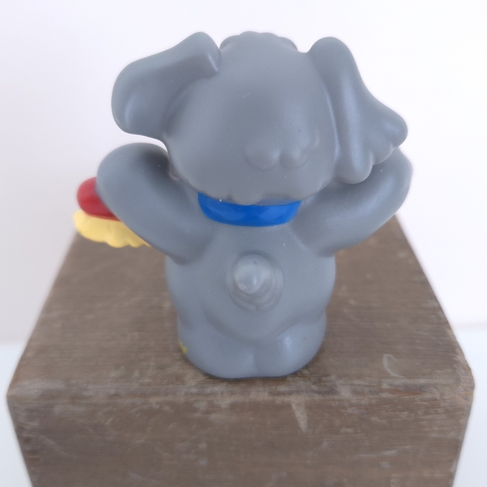 Fisher Price Little People Grey Dog with Car Wash Brush - Picture 3 of 10